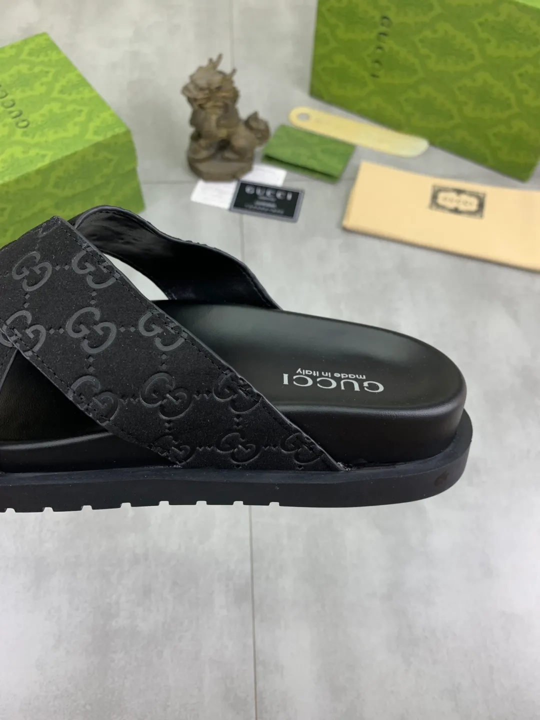 Men's Men's Shoes💰P320💰[New Style]🎁🎁🎁 High-quality GUCCI new casual slippers for the Year of the Snake, original official website, perfect workmanship, transmitting a kind of noble luxury, sublimating its definition of luxury in Gucci's high-end extraordinary craftsmanship. Original Gucci double G combination outsole, code number: 38-44 (45 customized)